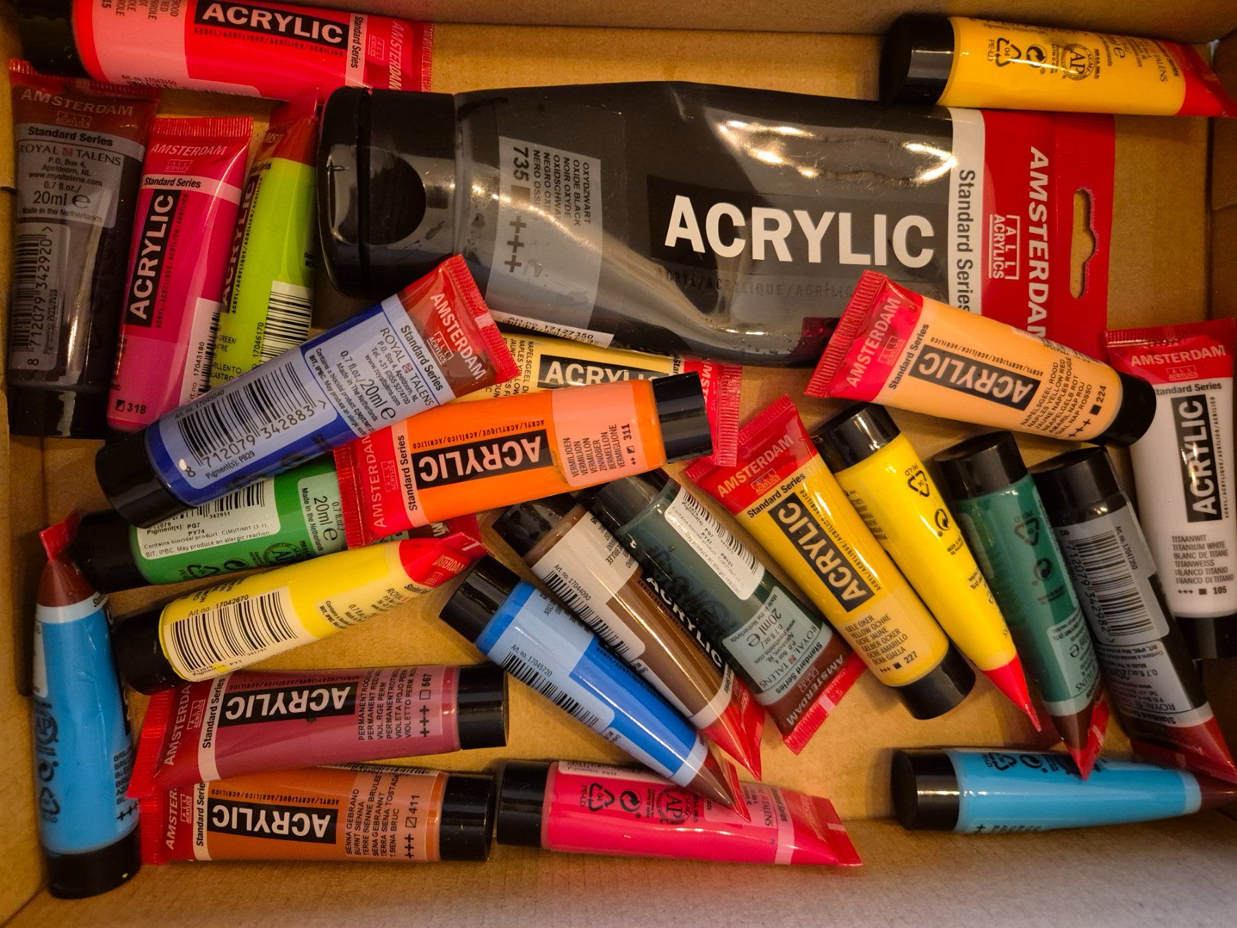 Peintures: Diverse Acrylfarben Amsterdam – D'occasion à Liebefeld par 2tehand