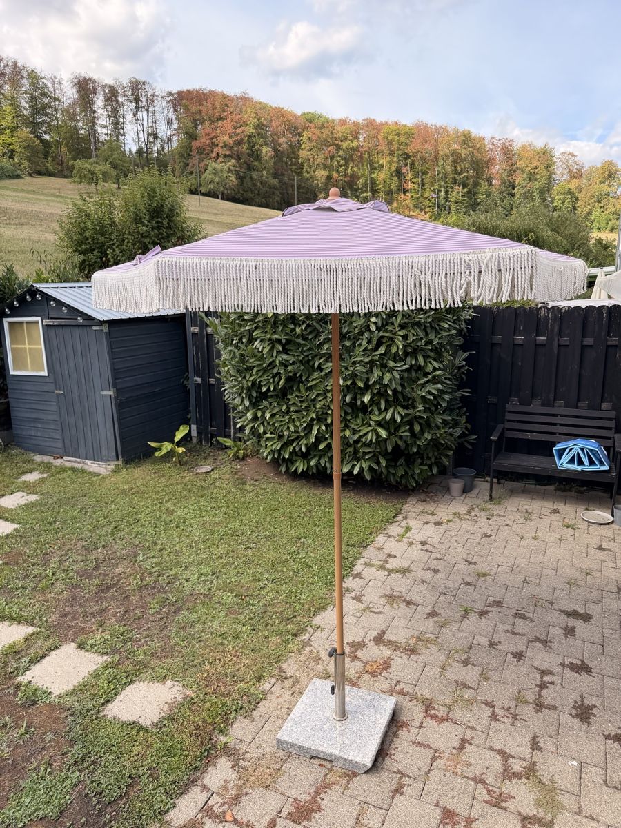 Sonnenschirme: Schöner Sonnenschirm gestreift mit Fransen – Gebraucht aus Pratteln von pralienchen293 1