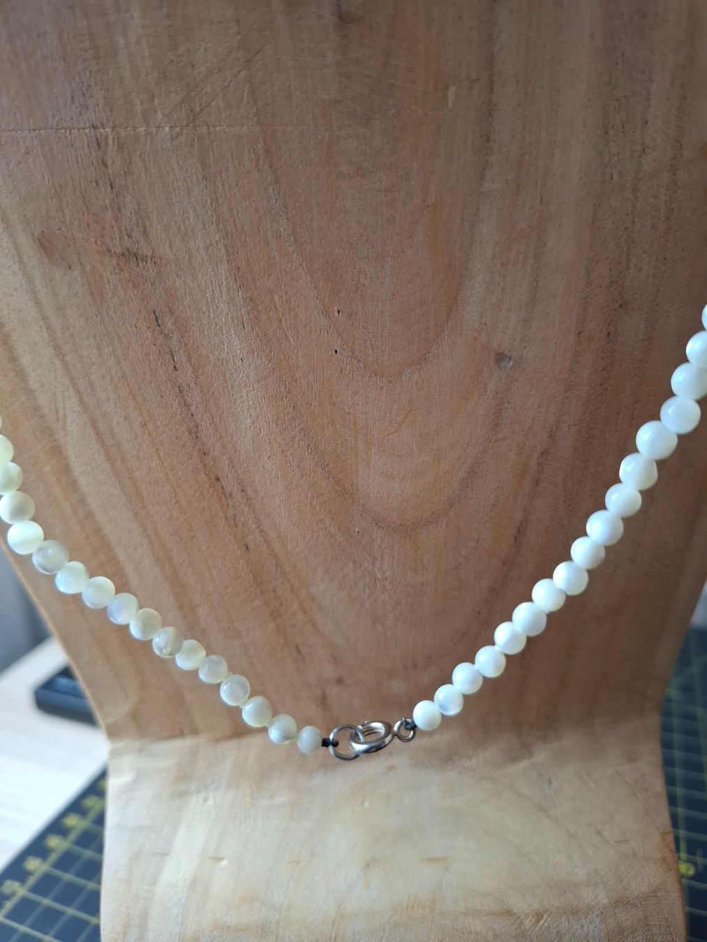 Catenine: Kette aus Perlmutt- Kugeln – Usato da Zwieselberg venduto da Halifaxmendusli 1