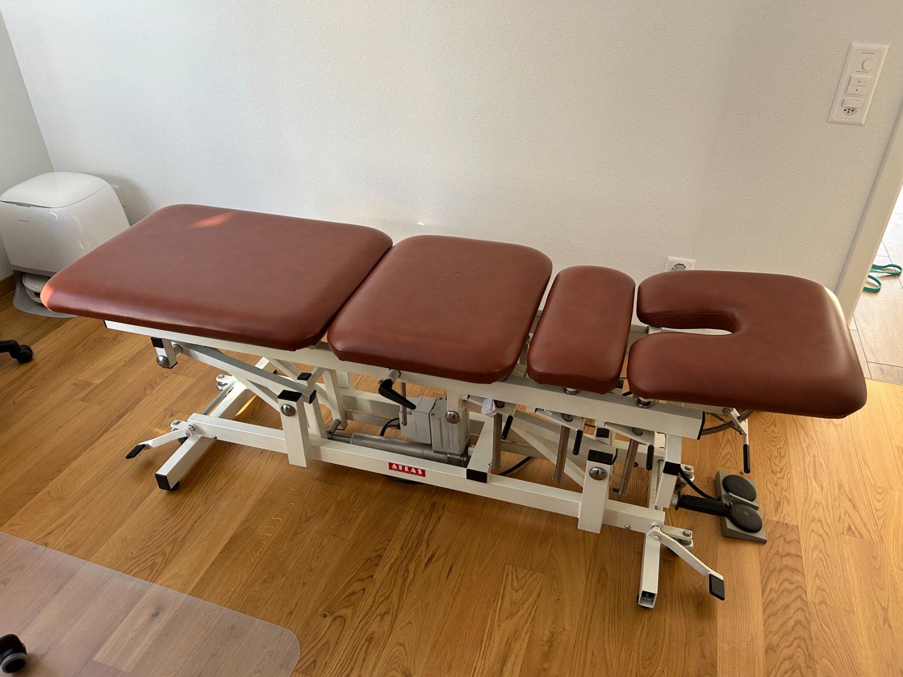Kosmetik-& Massageliegen: Table ostéopathie/massage électrique – Gebraucht aus Rossens FR von emi_pj86 1