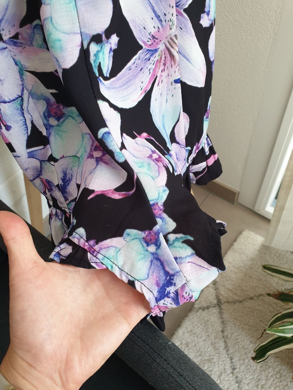 Vestiti: Black Floral Print Ruffle Romper, Open Back, Spaghetti Strap – Usato da Aigle venduto da Smagbrelle18 3