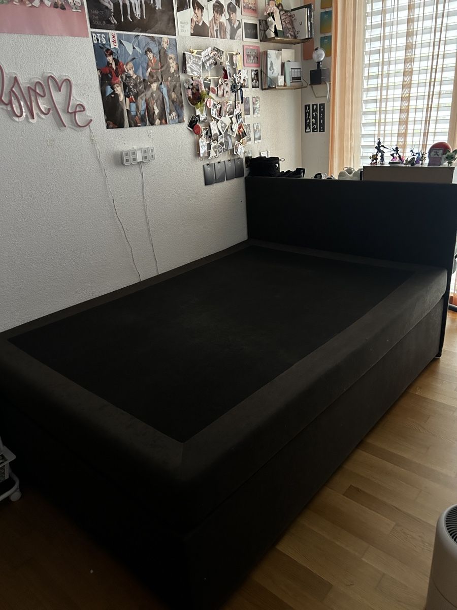 Lits: Boxspringbett dunklelgrau 140x200cm mit 230x200cm Decke – D'occasion à Horw par just_one_haru