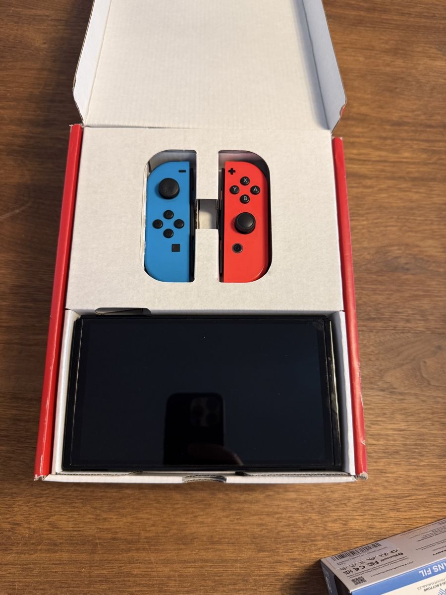 Nintendo Konsolen: Nintendo Switch OLED Console Set – Gebraucht aus Zürich von elihaf 1