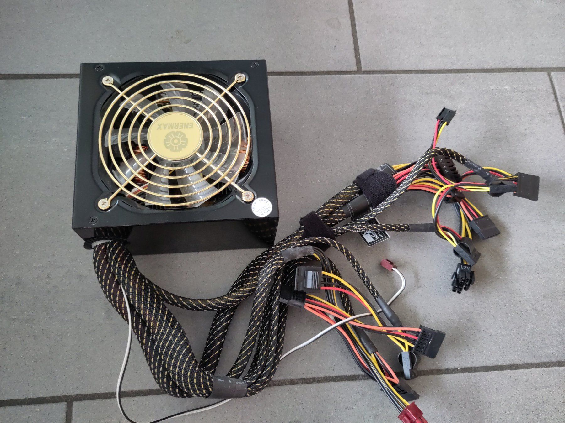 Composants électroniques: Netzteil ENERMAX PRO 82+ 385W ATX gebraucht – D'occasion à Untersiggenthal par marmatch 1