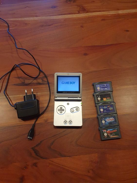Game Boy Advance SP inkl.Ladegerät und 5 Games Kaufen auf Ricardo