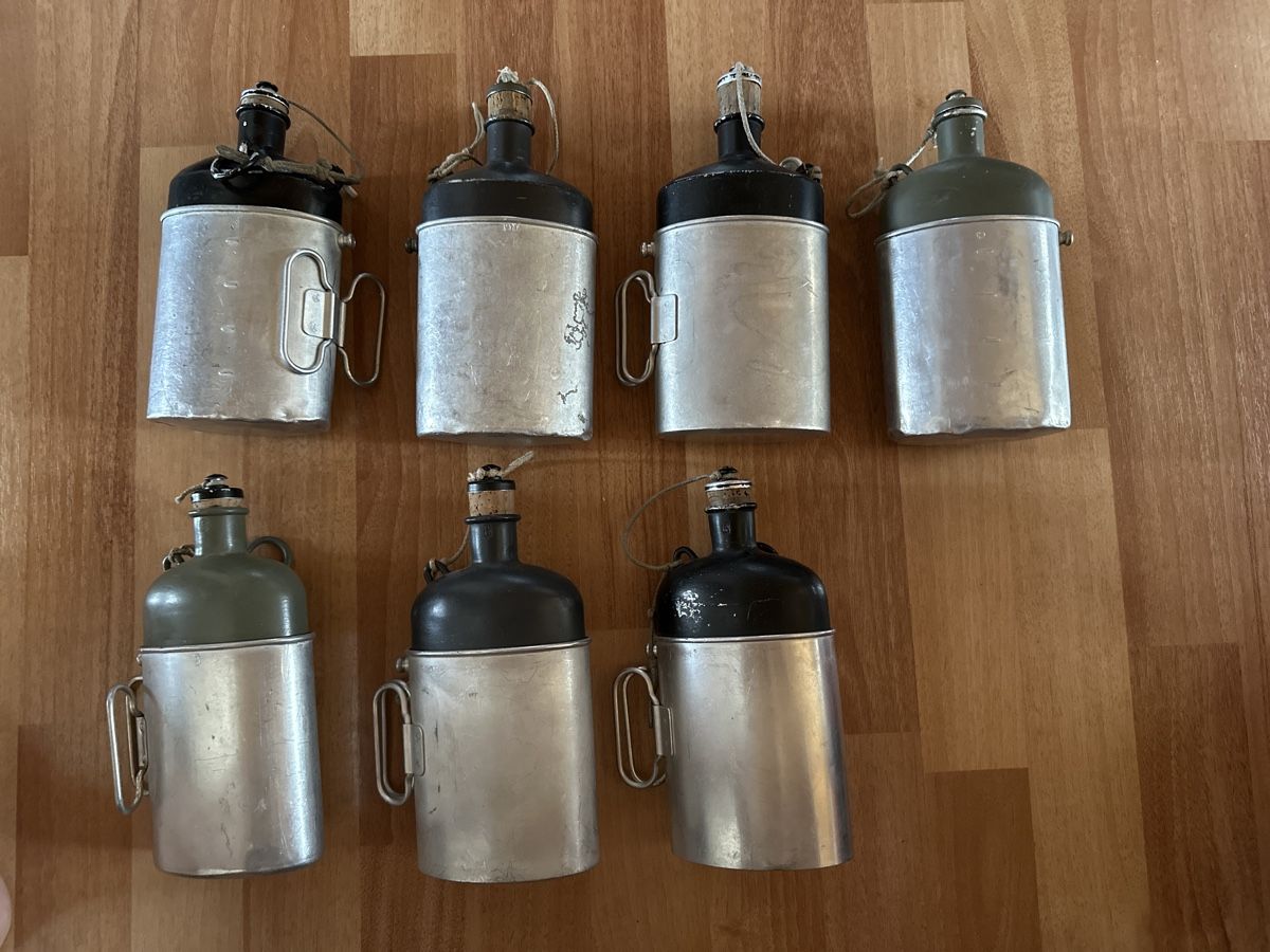 Schweizer Armee Attrezzatura & Pezzi di ricambio: Original Schweizer Armeefeldflaschen, 7 Stück – Usato da St. Gallen venduto da mai_zpt7 1