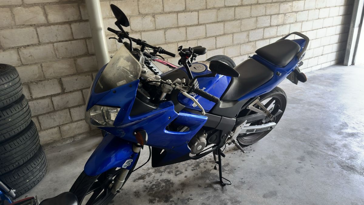 Honda Strasse: Honda CBR125R – Gebraucht aus Basel von leo_6vrx 6