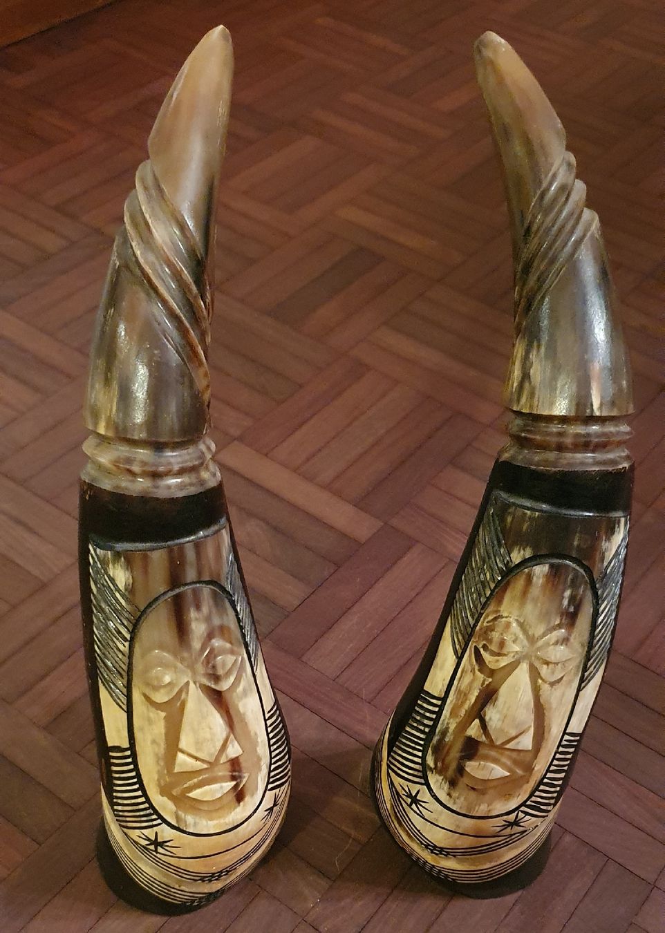 Sculture & Statue: Horn - Schnitzerei, ein Paar – Usato da Kreuzlingen venduto da Rschweiz1