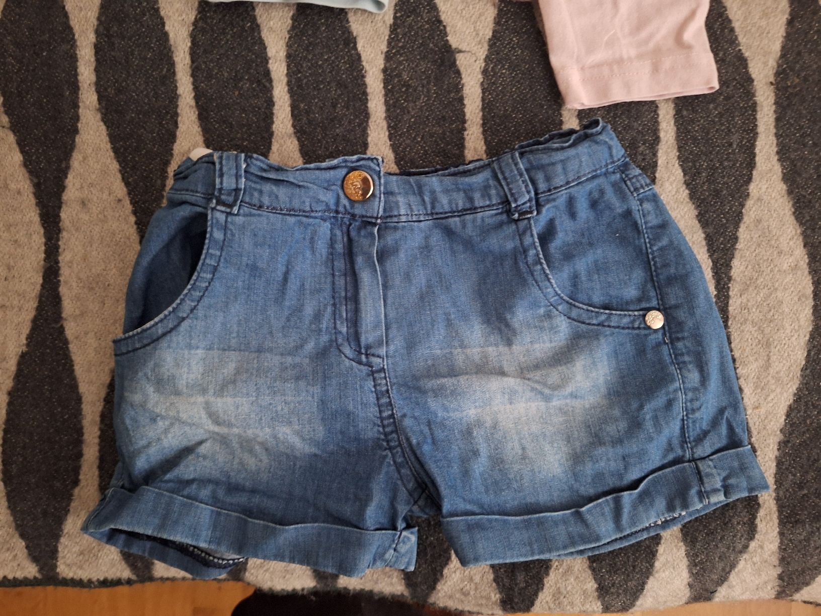 Lotti & Set di vestiti: Kleiderpaket Sommerhosen – Usato da Bern venduto da eveammann