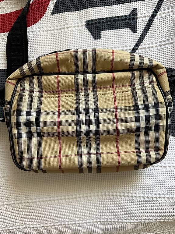 Burberry Borse: Burberry Crossbody Bag – Nuovo (secondo la descrizione) da Hägendorf venduto da ere_k7nl 4