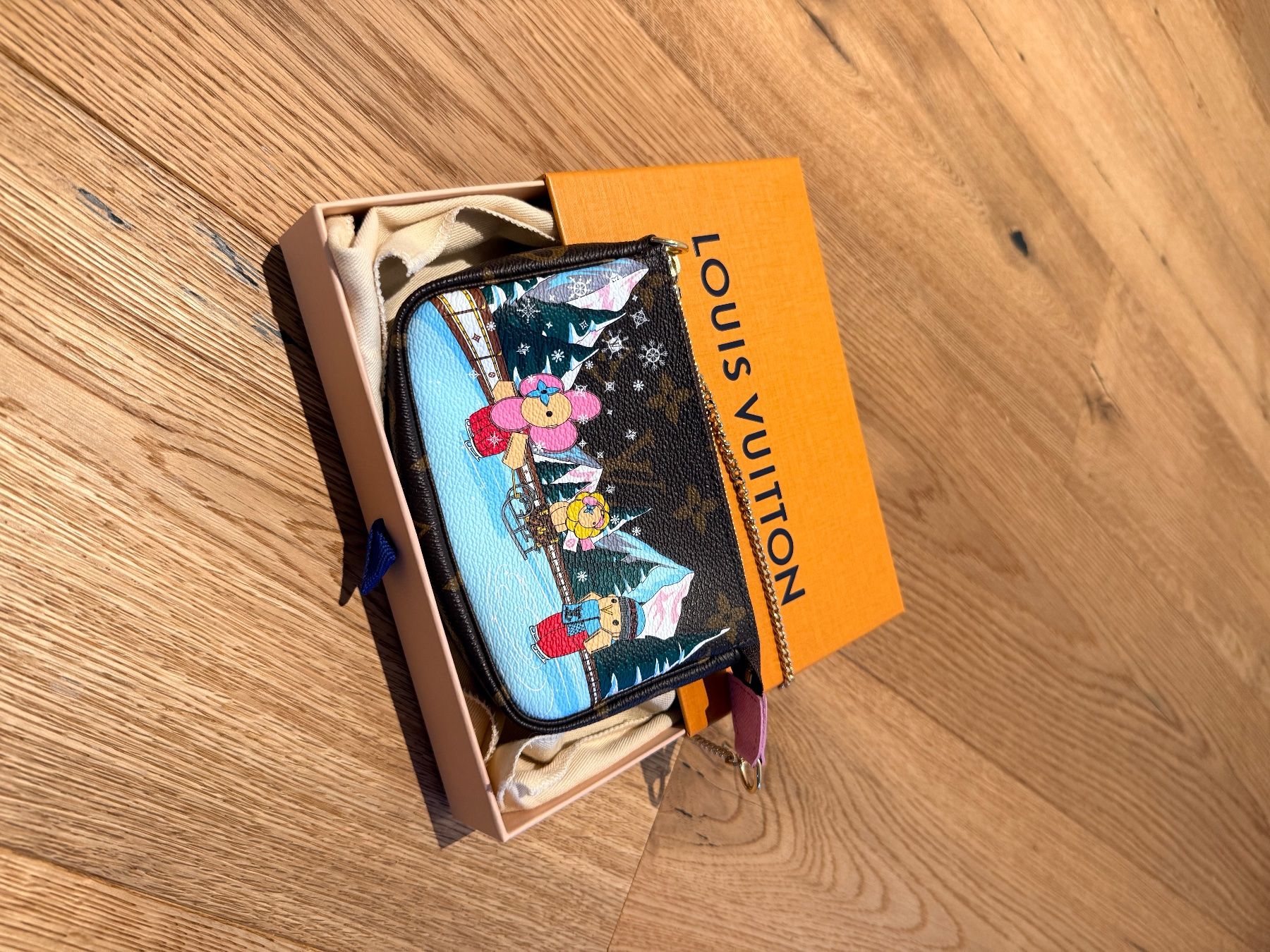 Louis Vuitton Taschen für Damen: 100% ORIGINAL LOUIS VUITTON MINI POCHETTE SPECIAL EDITION – Gebraucht aus Küssnacht am Rigi von Grittibaenz 2