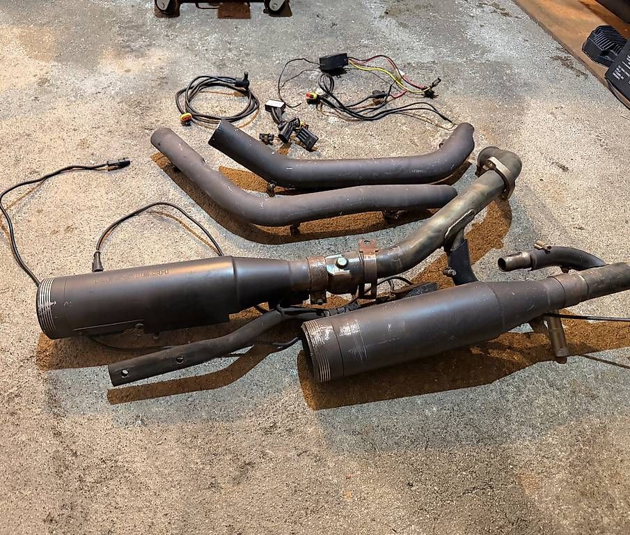 Harley-Davidson Sistemi di scarico: Harley Davidson KessTech Auspuff Softail/ Dyna – Usato da Dietikon venduto da arg_2tr2