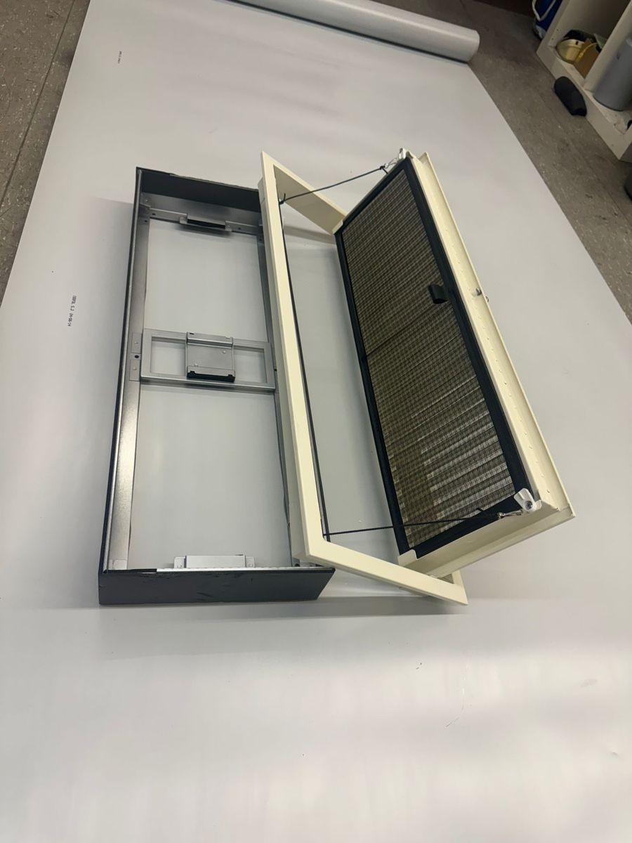 Fenster: Zu/Abluft Lamellen-Klappfenster mit Filter, Farbe beige – Neu und originalverpackt aus Lenzburg von Alfred1341 2