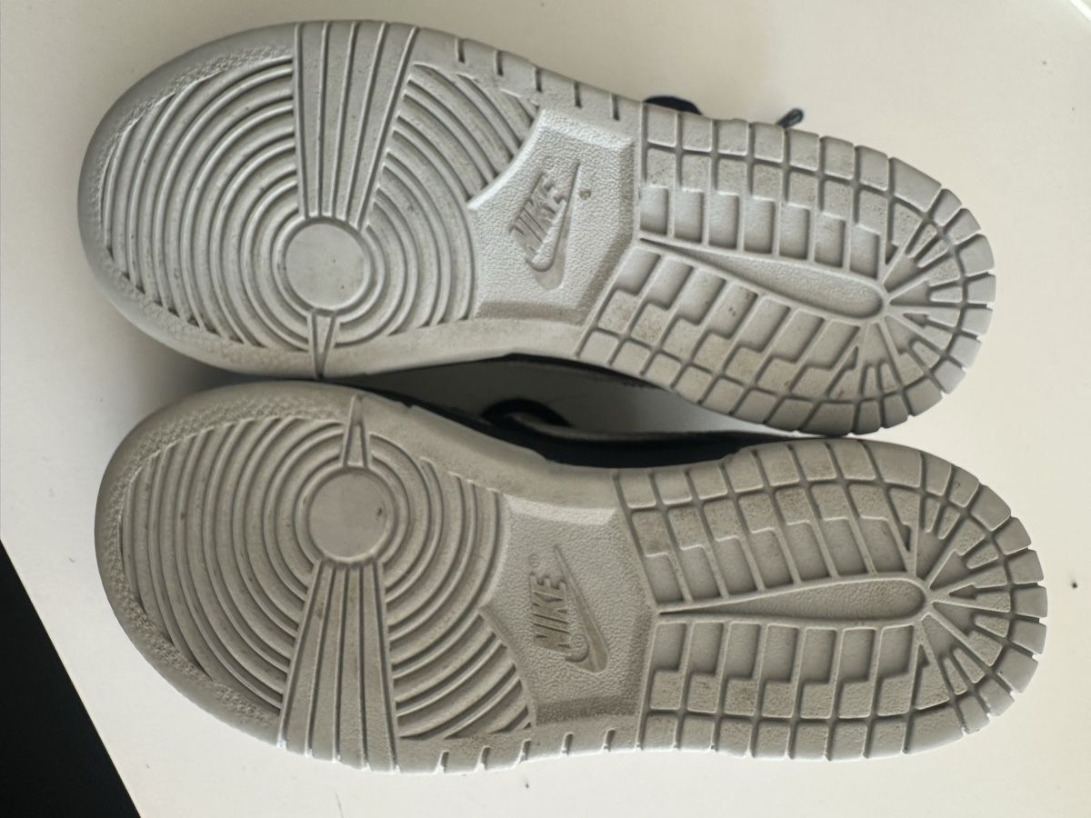 Nike Scarpe da uomo: Nike reflektierende Turnschuhe Gr 32 – Usato da Busswil venduto da billib 2