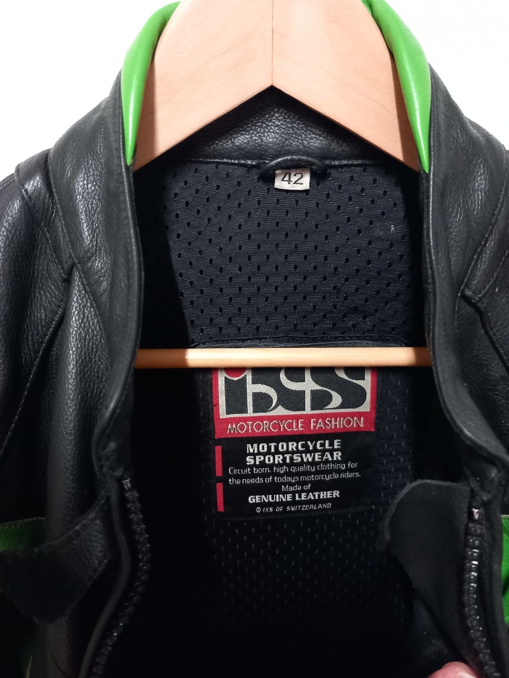 IXS Giacche: IXS Motorradjacke Leder Damen Gr.42 – Usato da Gwatt (Thun) venduto da umwelt-brocki 1