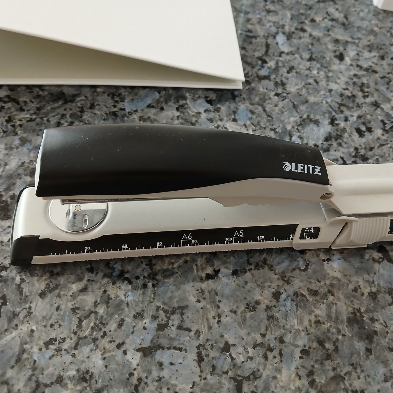 Raccoglitori: Leitz Heftgerät / 3 Ordner weiss – Usato da Safenwil venduto da SilverDesign 1
