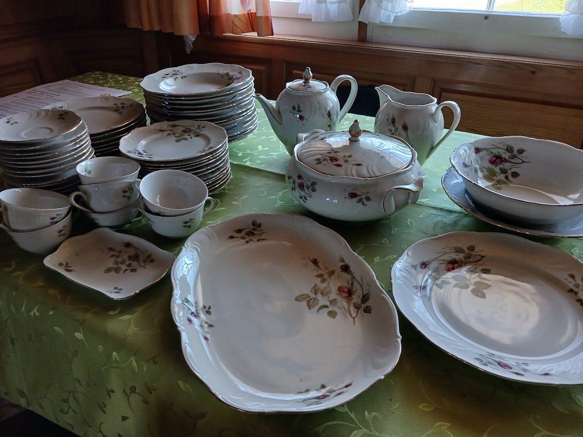 Set di piatti: Tafel- und Kaffeservice – Usato da Stein AR venduto da ritst 1