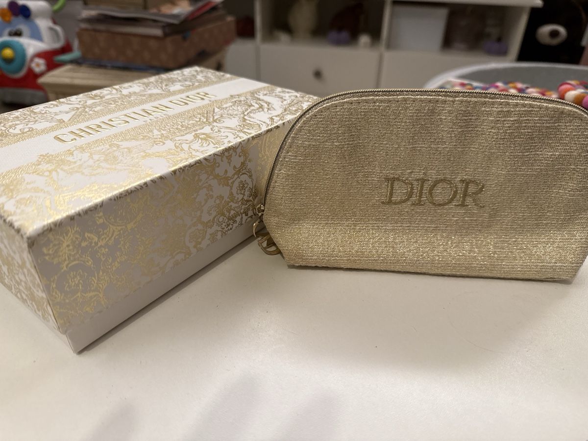 Dior Sacs: Dior pouch plus gift box – D'occasion à Mendrisio par ketolin