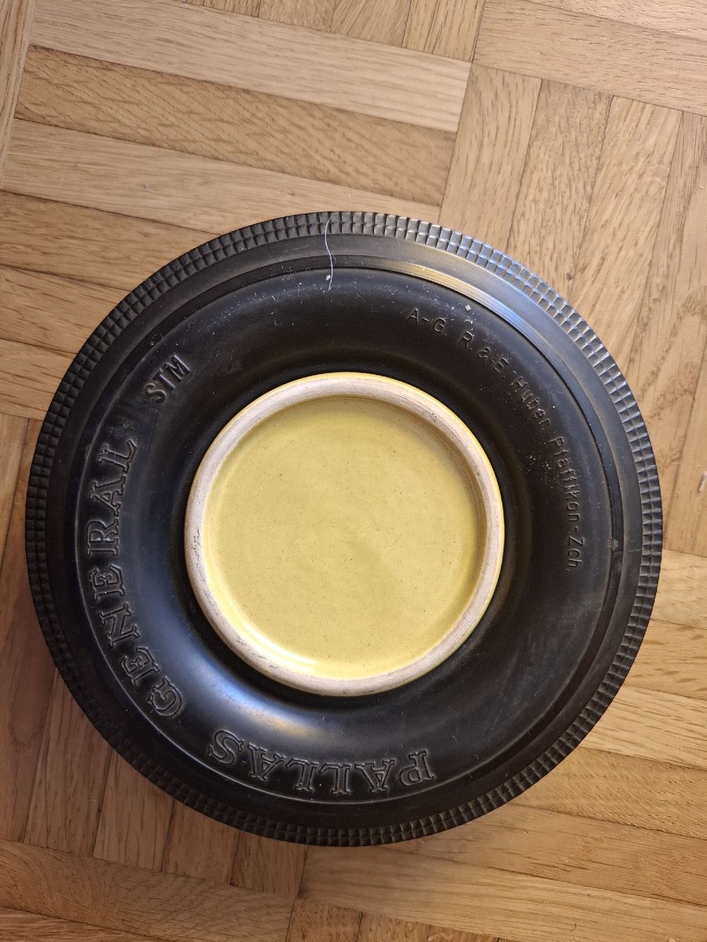 Aschenbecher: Cendrier pneu -  Pallas General – Gebraucht aus Moutier von Carambaaa 1