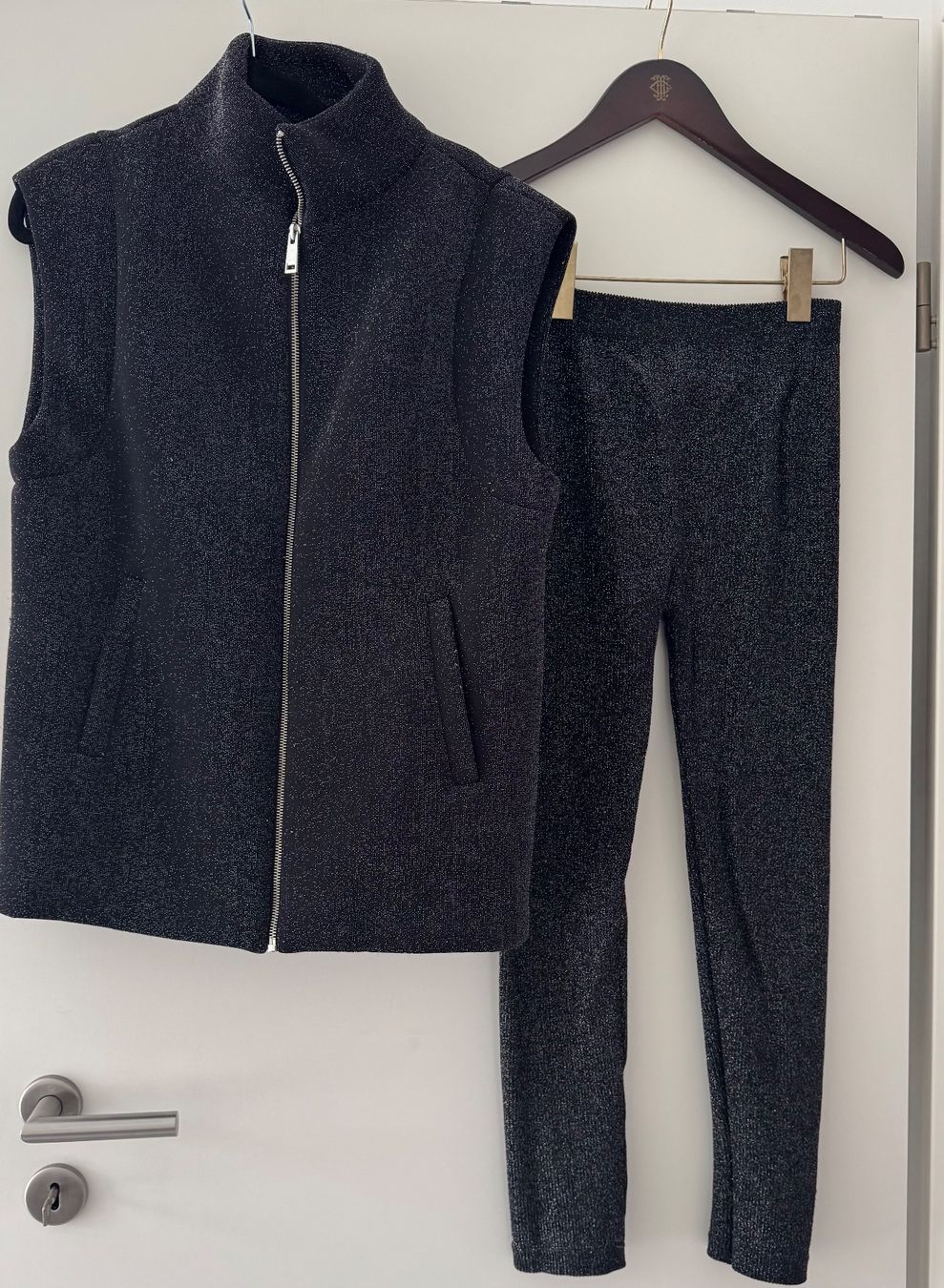 Zara Lotti di vestiti: Zara Set Weste und Legging mit Metallic Effekt – Usato da Montagnola venduto da Vol24 2