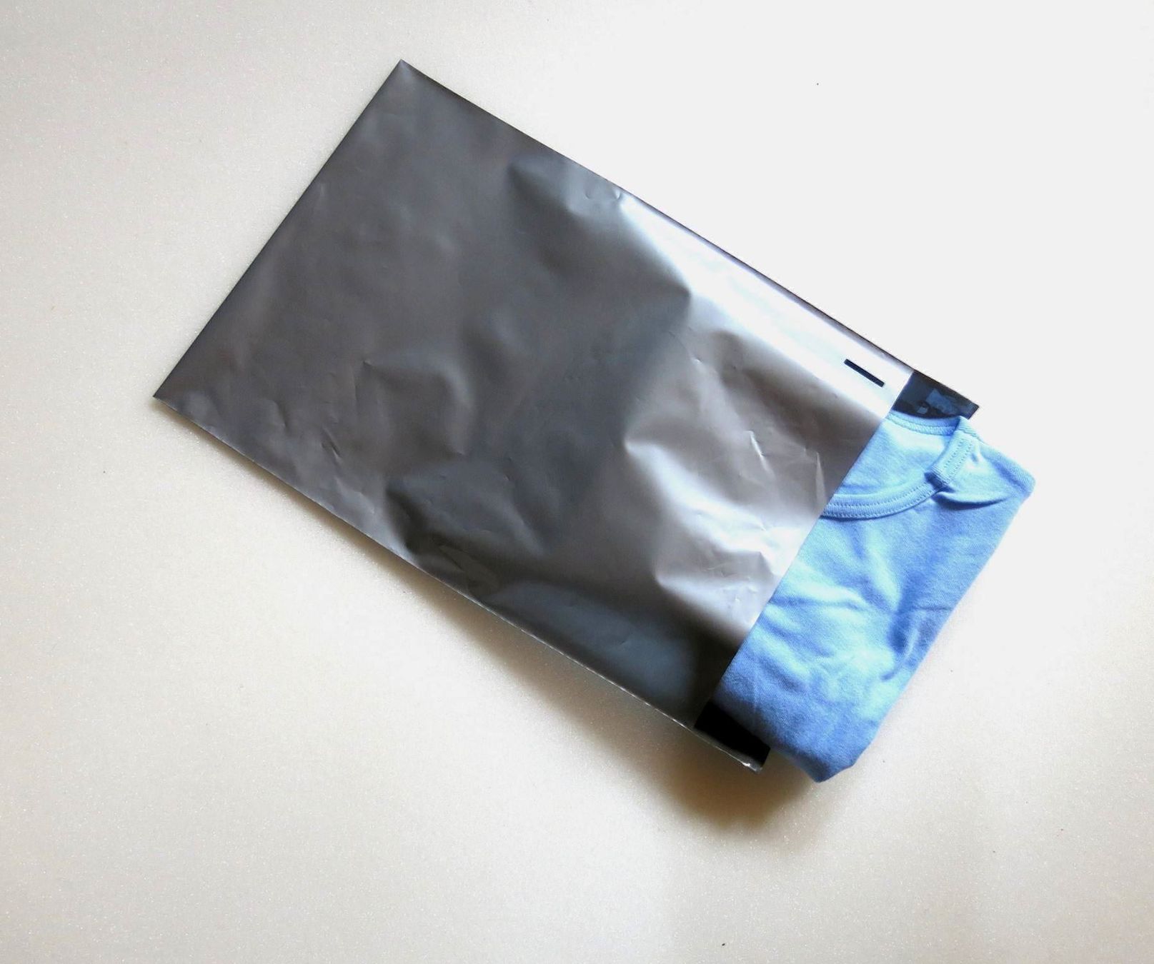 Buste & buste per spedizione: Versandtaschen / C4/ silber / 10 Stück – Nuovo (secondo la descrizione) da Schaffhausen venduto da mailingbags0 1