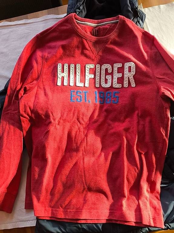 Maglioni & Felpe: Tommy Hilfiger Pullover Rot Grösse S – Usato da Wädenswil venduto da Preppy 1