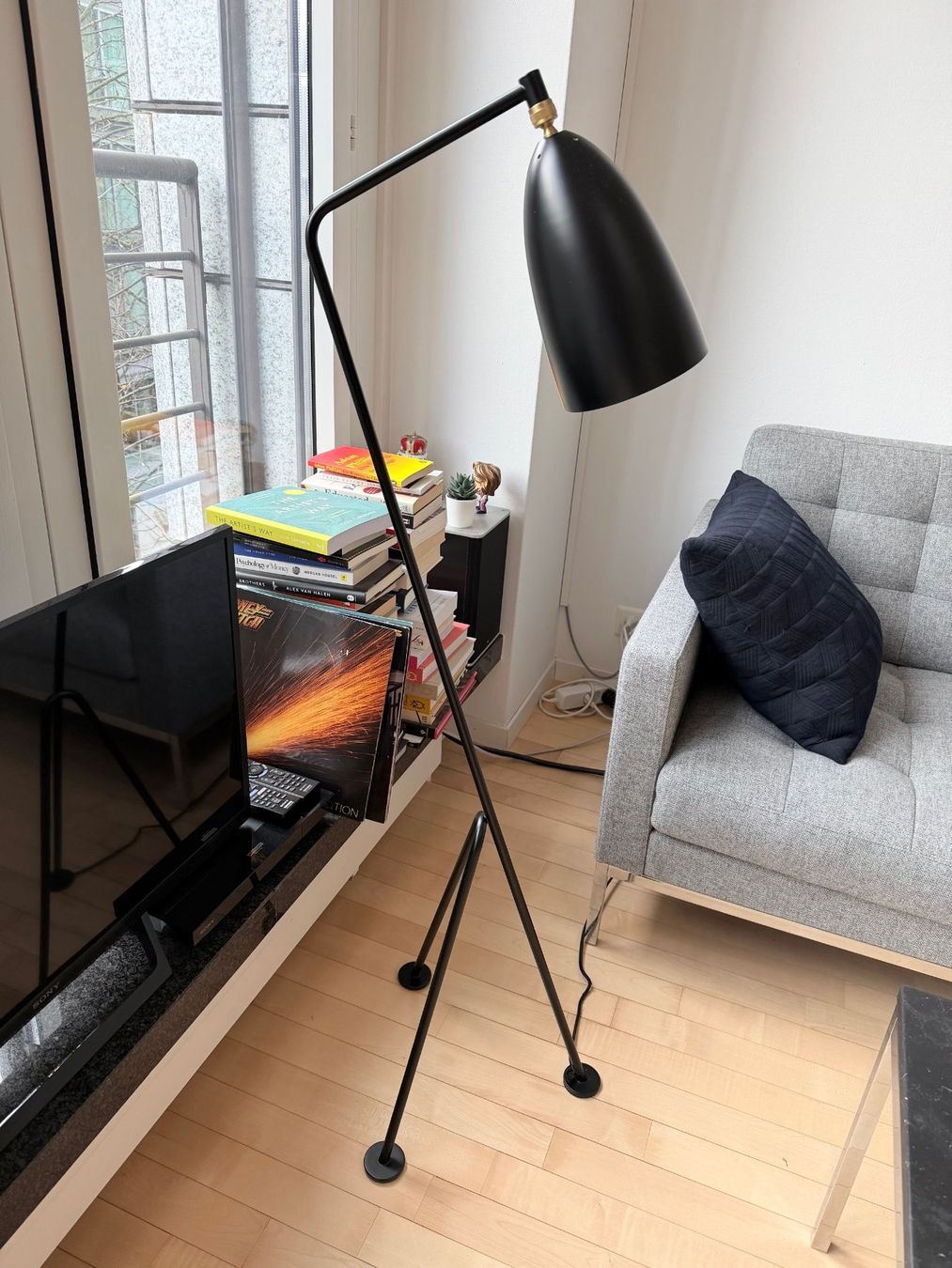 Gubi Lampade: Gubi Gräshoppa Floor Lamp – Usato da Zürich venduto da pebiet