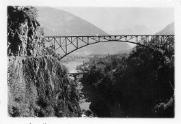 Centovalli TI Eisenbahnbrücke Tal Schlucht foto Max Büchi
