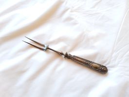 Ancienne fourchette à deux dents en argent 
