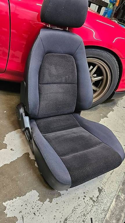 Mazda Toutes les pièces auto: MAZDA Mx-5 NB Sitz, Beifahrersitz, Rechts. – D'occasion à Widnau par Driftsi_Hartmann