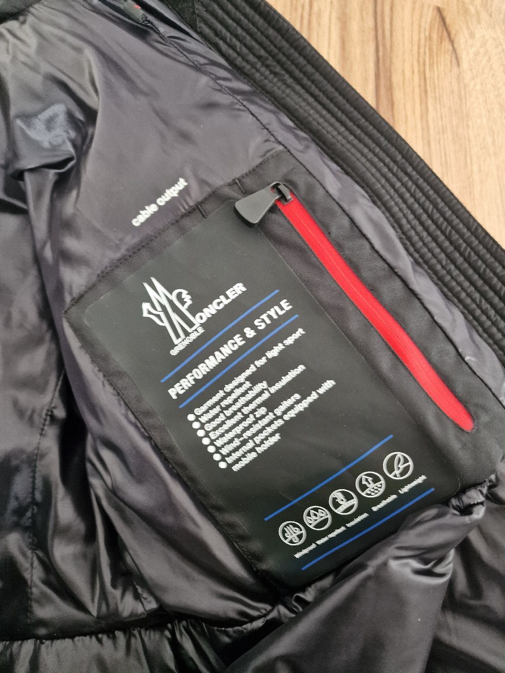 Moncler Giacche: Moncler Grenoble "Dixence" XS – Nuovo (secondo la descrizione) da Yverdon-les-Bains venduto da Ed9lude 3