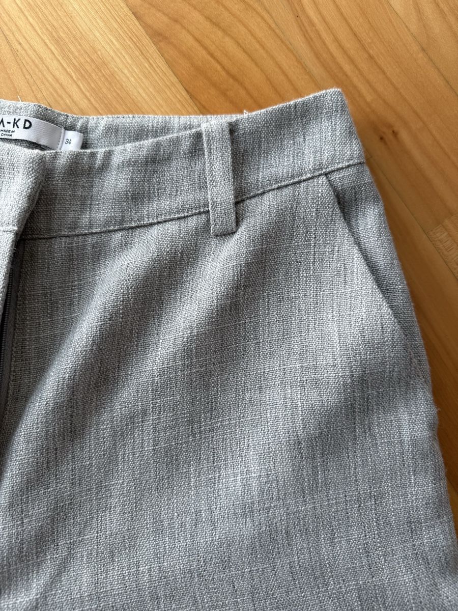 Na-kd Pantaloni: Elegante NA-KD Cargo Hose, grau, Gr. 34 – Usato da Lachen SZ venduto da ali_5xw5 3