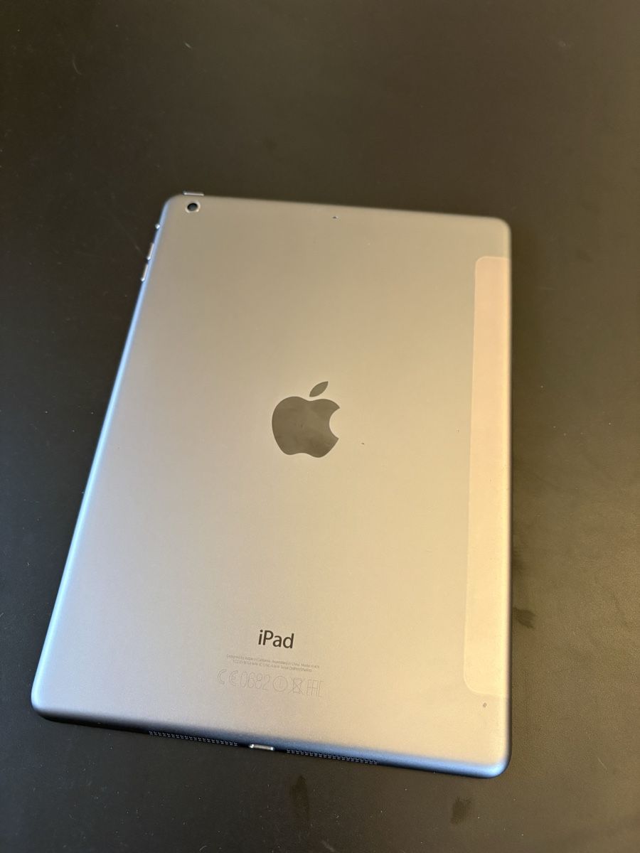 Apple Tablet PC: Ipad Air A1474 – Gebraucht aus Richterswil von philphilipp 1