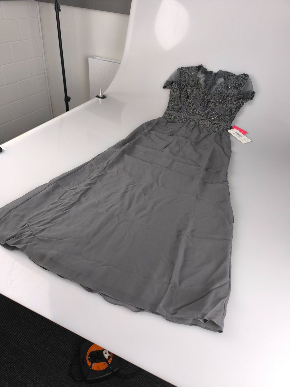 JJ’s House Vestiti: Abendkleid Lang, grau Gr. 38 / Kurzarm – Nuovo (secondo la descrizione) da Rüti ZH venduto da Restwert_Rueti_ZH 3