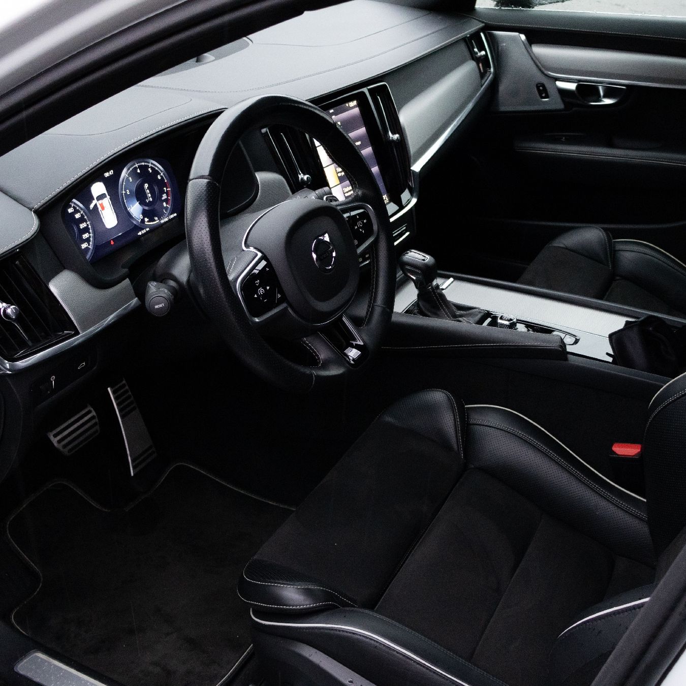 Volvo Automobili: Volvo S90 T6 AWD R-Design 320PS – Usato da Weiach venduto da magdalena_s 5