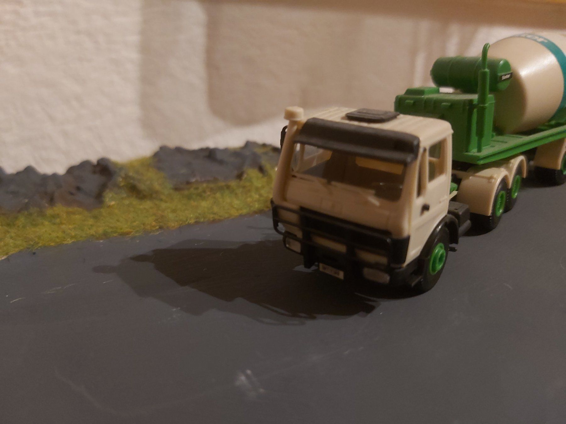 Kibri Modellautos: Kibri Mercedes Fahrmischer – Gebraucht aus Riedtwil von Scania94D- 1
