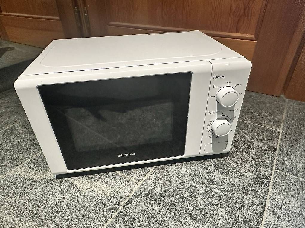 Elettrodomestici da cucina: Mikrowelle Intertronic 20 Liter – Usato da Pfeffingen venduto da Aramas
