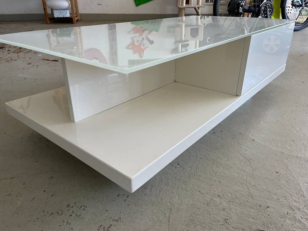 Tische: Salontisch mit Glasplatte – Gebraucht aus Bellikon von Ndorfer 2