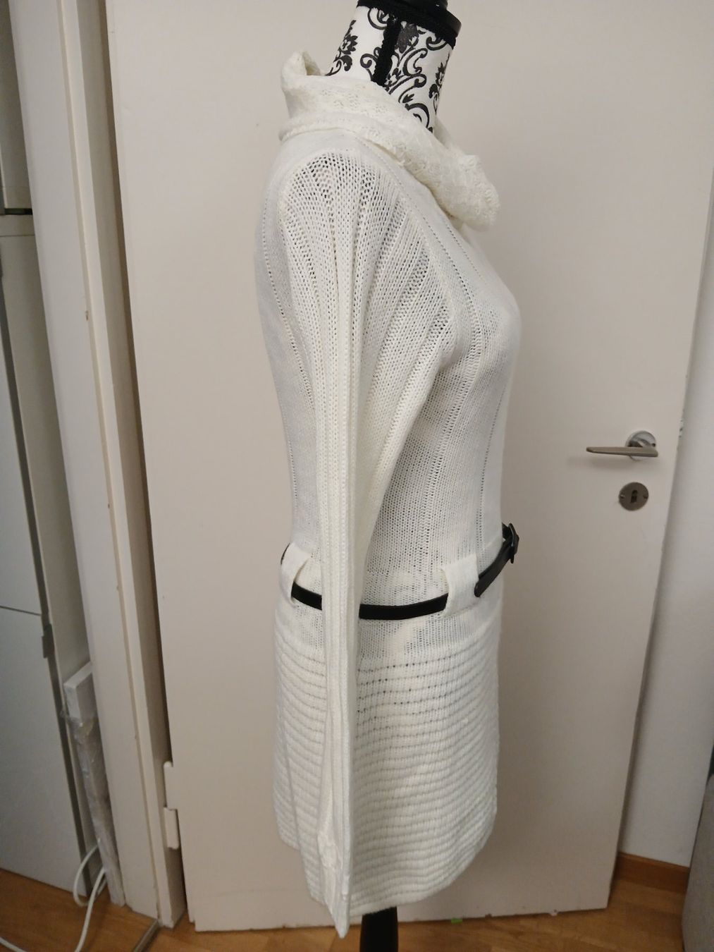 Vestiti: Weisses Strickkleid Gr. L mit Gürtel elegant – Nuovo (secondo la descrizione) da Glattbrugg venduto da fin_66d8 2