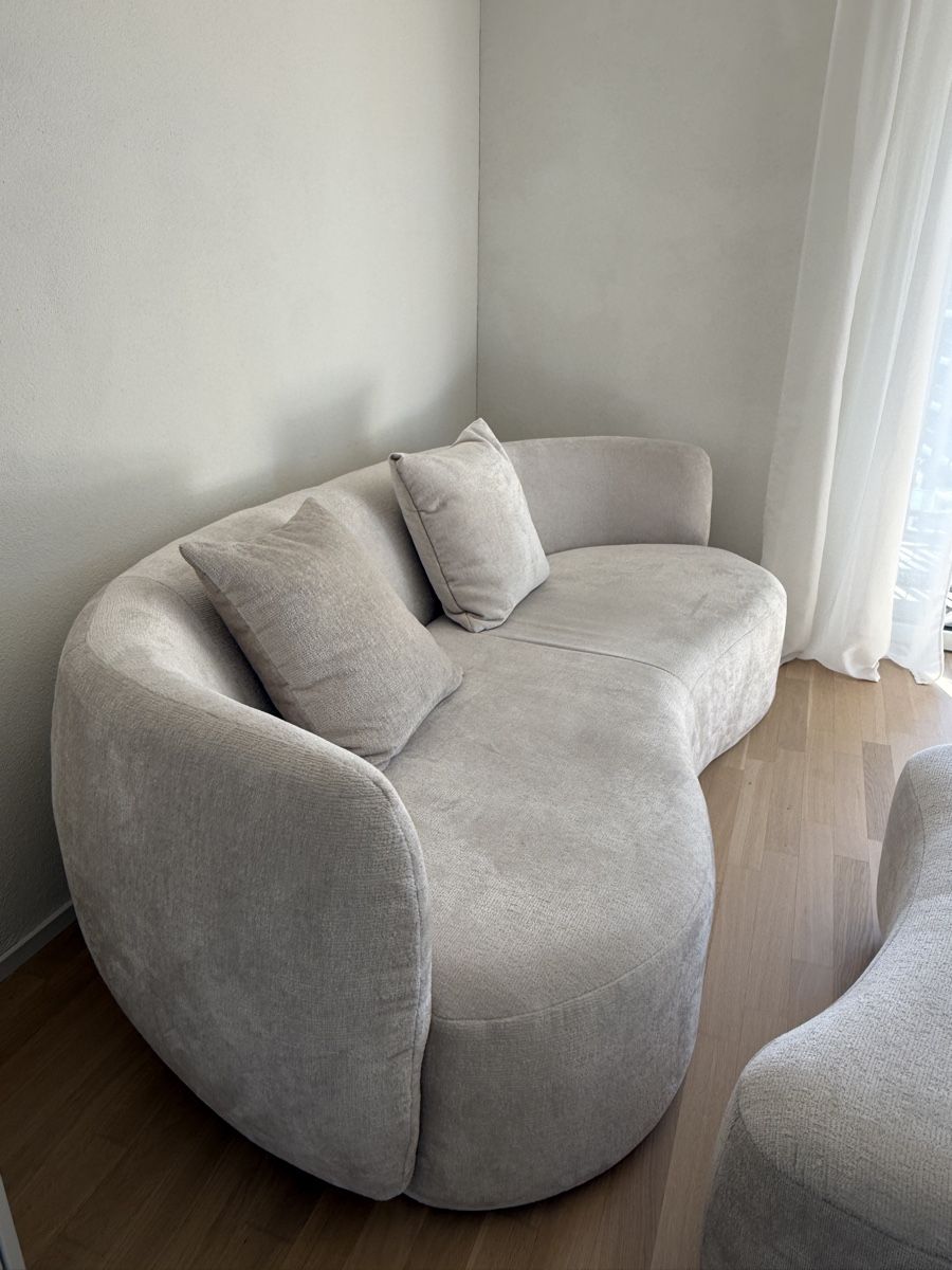 Divani: Sofa mit Hocker – Nuovo (secondo la descrizione) da Dübendorf venduto da van_zv2r