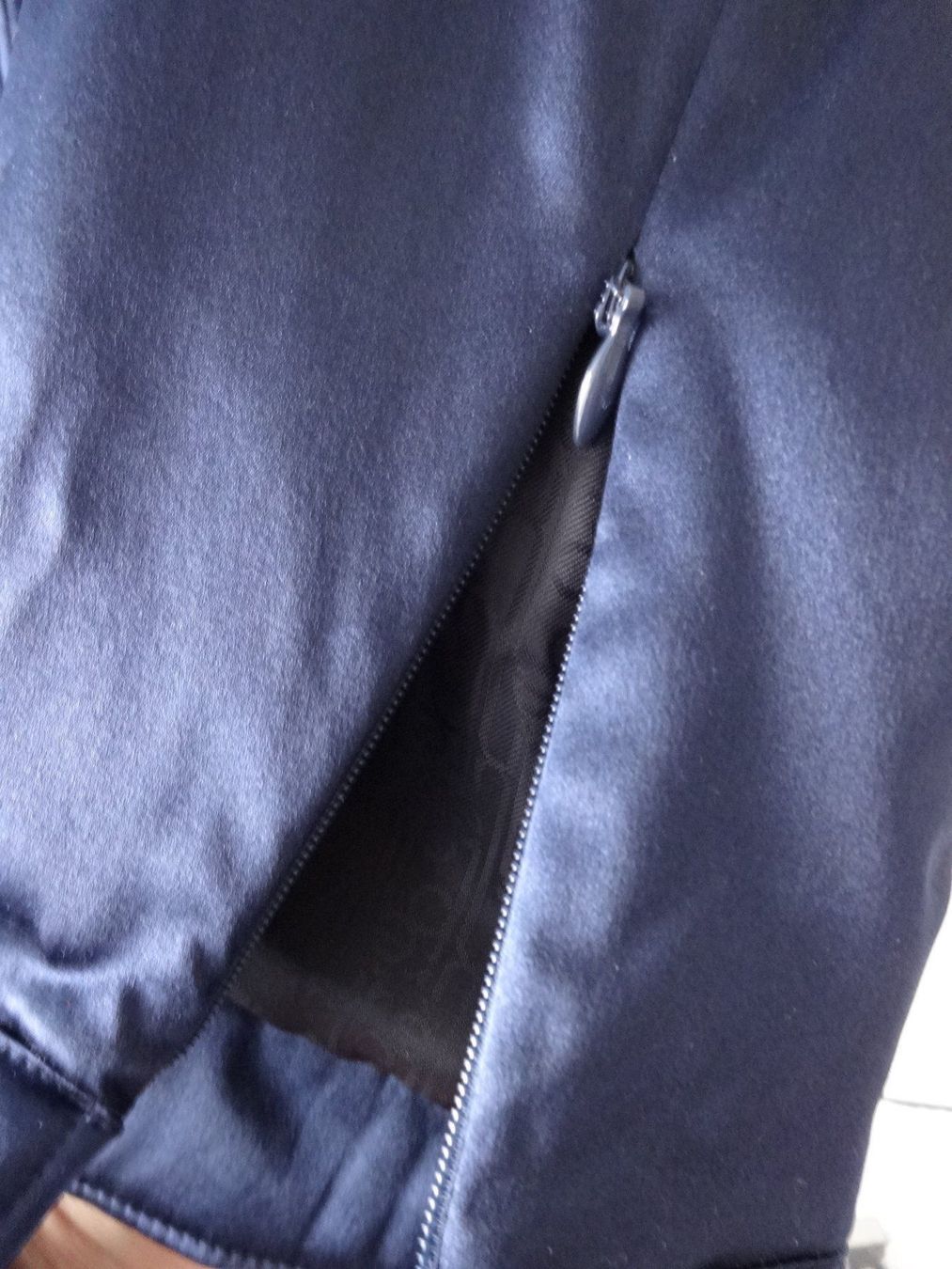 Escada Giacche: BLUE SATIN BOMBER JACKET LAUREL ESCADA Royalblue – Usato da Oberwil b. Zug venduto da JICKY-1889 7