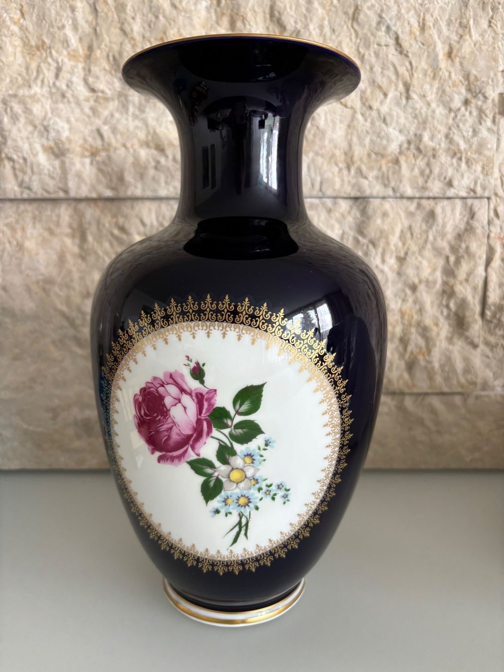 Vasi & Recipienti: Blumenvase Reichenbach  Thuringia Cobalt Blau mit Rose 28 cm – Usato da Bettwiesen venduto da Raisa1973