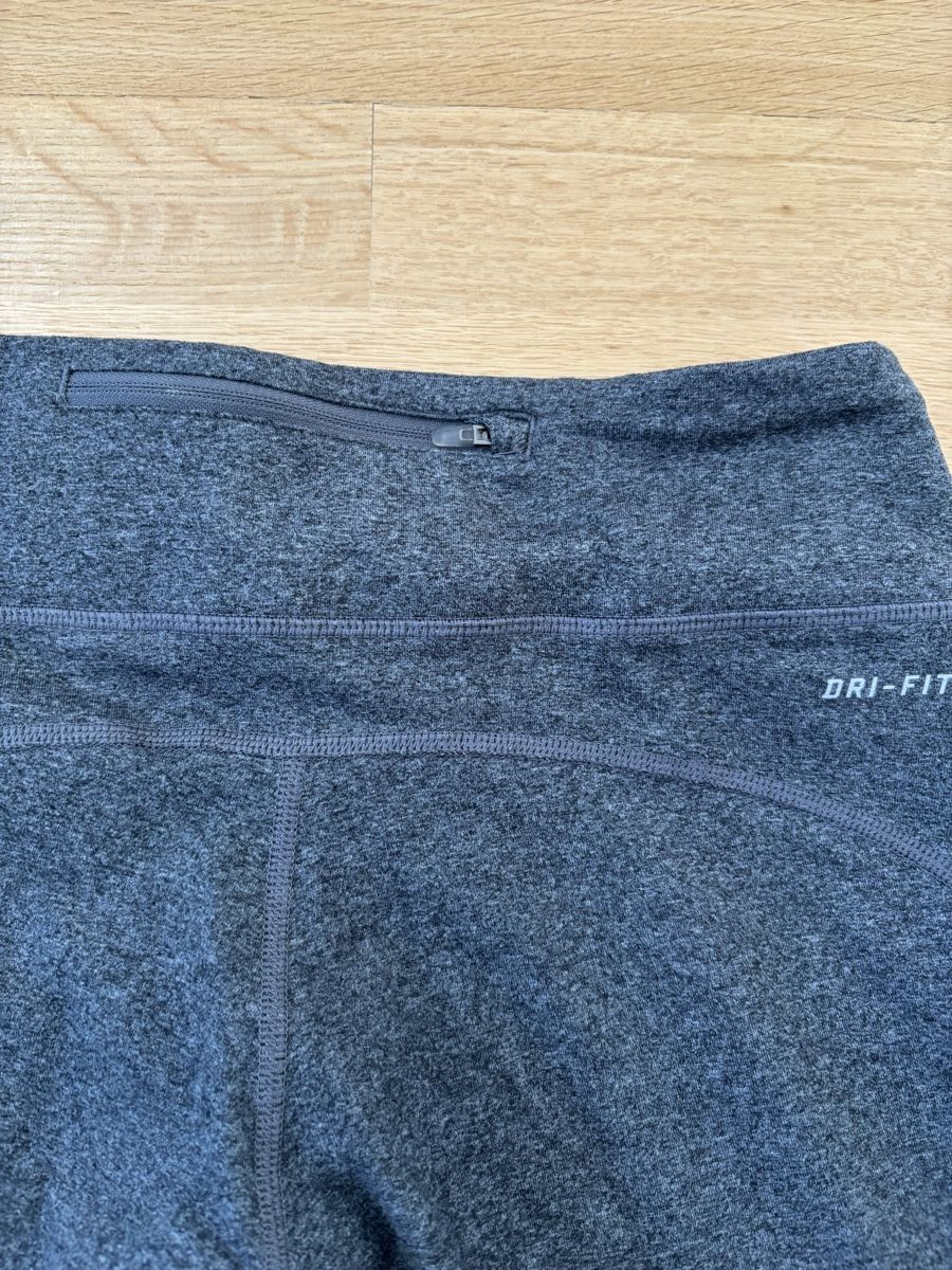 Nike Leggings: Leggings Nike Dri Fit grau S – Usato da Fribourg venduto da dafral 3