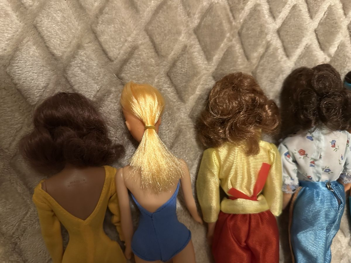 Poupées: 7 Hong Kong Barbies – D'occasion à Herbriggen par Sehrazade 7