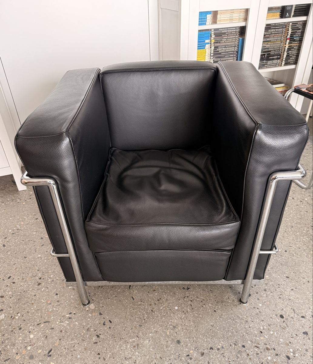 Le Corbusier Poltrone: LC2 Replica in schwarzem Leder – Usato da Iragna venduto da ailtire 3