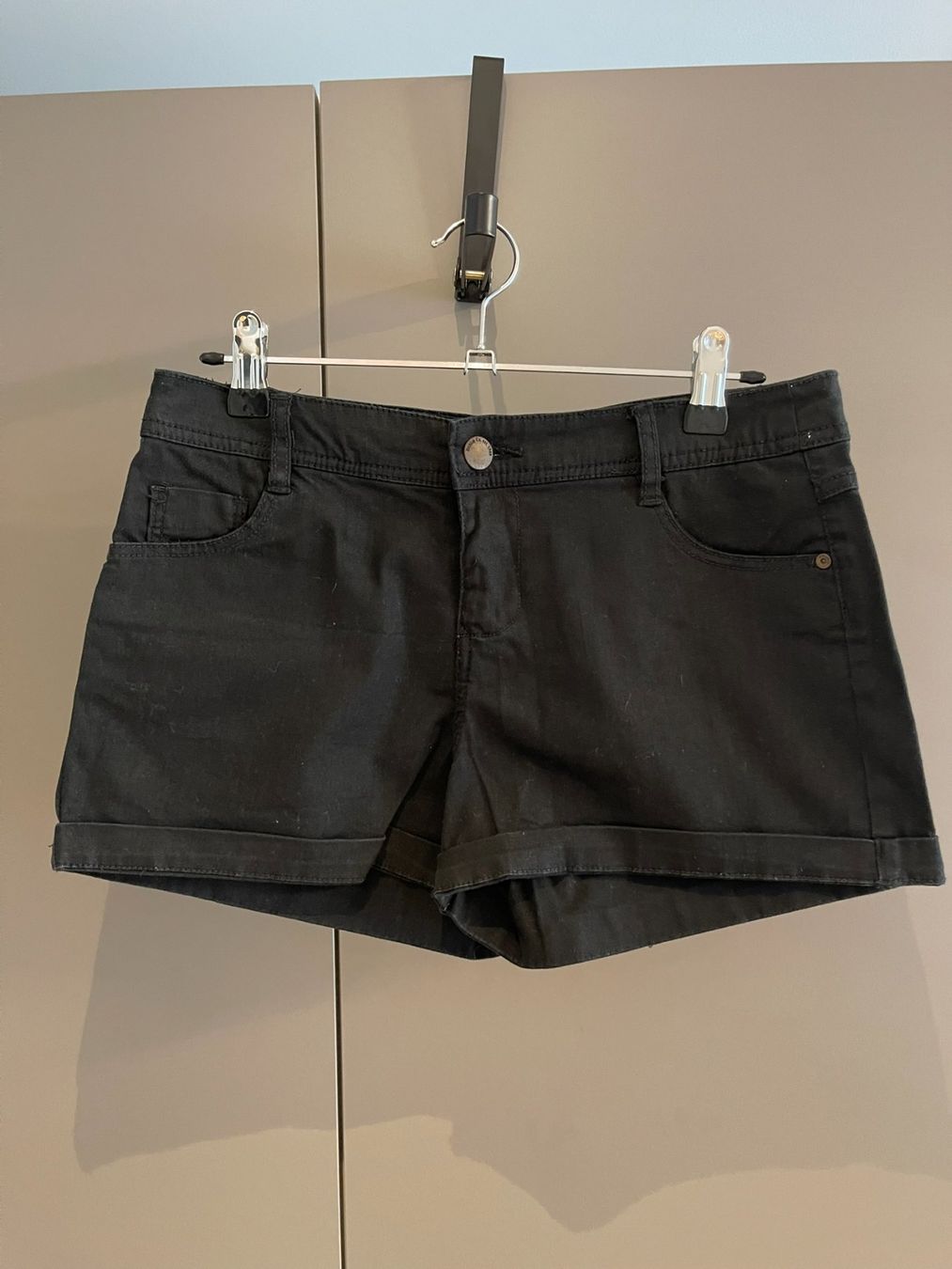 Hosen: Schwarze Shorts / Hot Pants, Grösse 34 – Gebraucht aus Rheineck von FGeissler