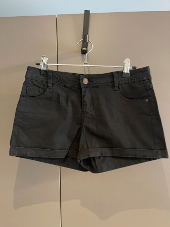 Schwarze Shorts / Hot Pants, Grösse 34