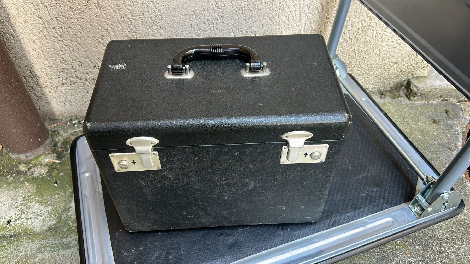 Singer Macchine da cucire: Macchina per cucire Singer inscatolata – Usato da Melano venduto da H-Sara 1