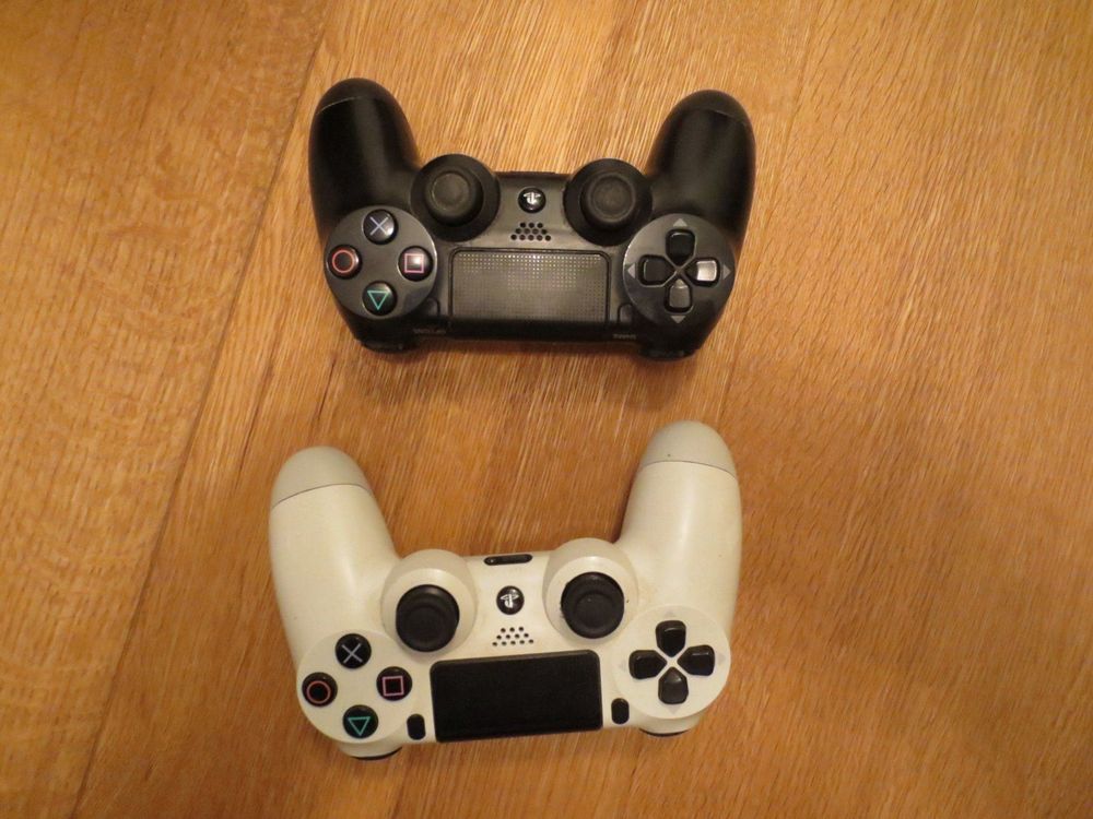 2 x Sony PS4 Controller Kaufen auf Ricardo