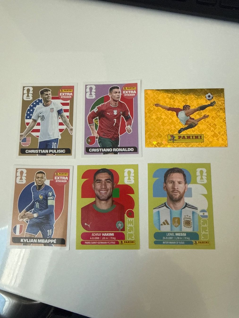 Panini Album: 3 Panini extra la 00 panini messi et Hakimi – Usato da Biel Bienne venduto da Fgregorio